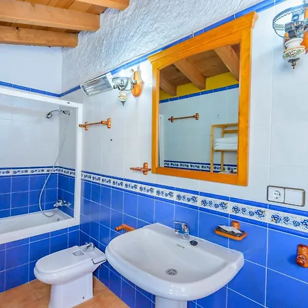 Casa Jardin Del Olivar Fuer 18 Personen Alcaucin